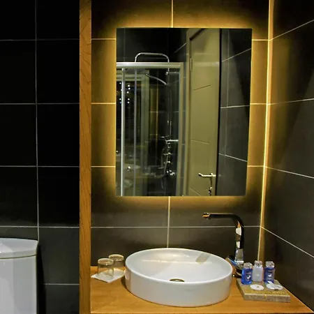 Premium & Restaurant Shopping Street Location ! Фамагуста