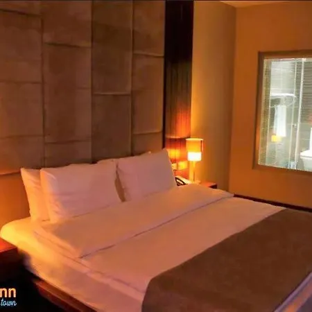 Отель Premium & Restaurant Shopping Street Location ! 3*