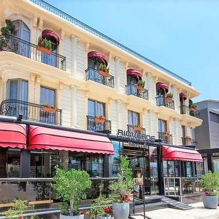 Premium & Restaurant Shopping Street Location !