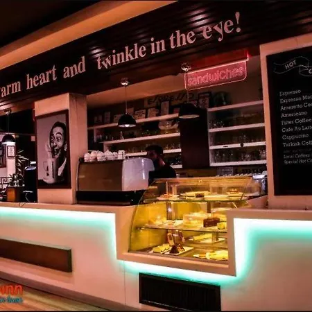 Premium & Restaurant Shopping Street Location ! 3*