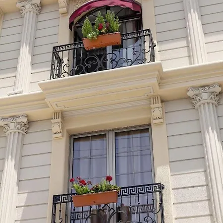 Premium & Restaurant Shopping Street Location ! Hotel 3*