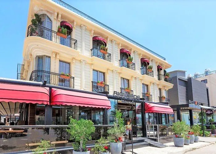 Premium & Restaurant Shopping Street Location !