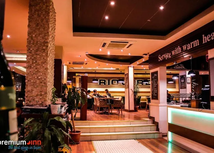 Premium & Restaurant Shopping Street Location ! 3*