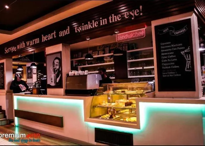 Premium & Restaurant Shopping Street Location ! 3*